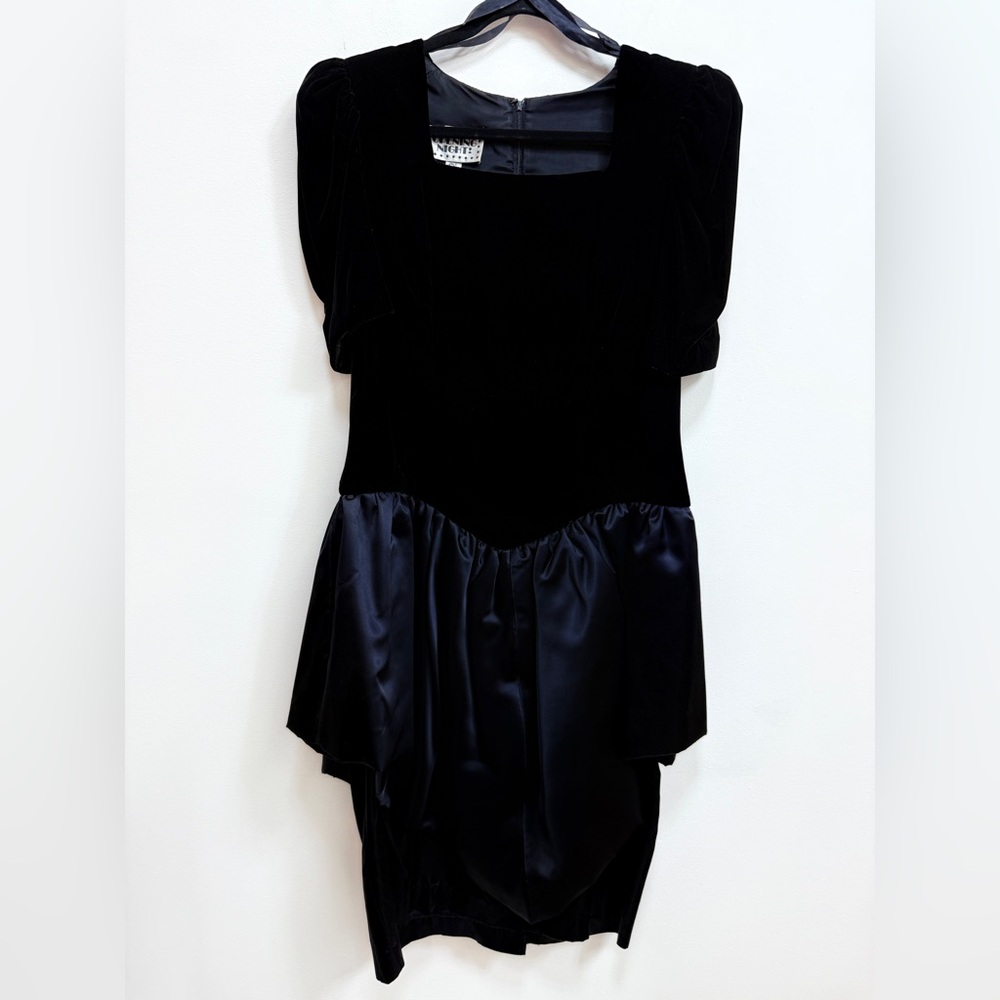 Opening Night women's dress, size medium, midi. EUC.